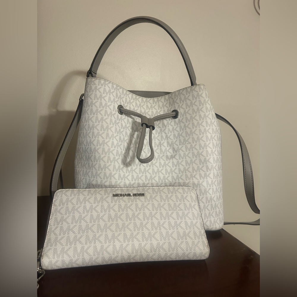 Michael Kors Bucket Bag and Wallet Set in Gray and White